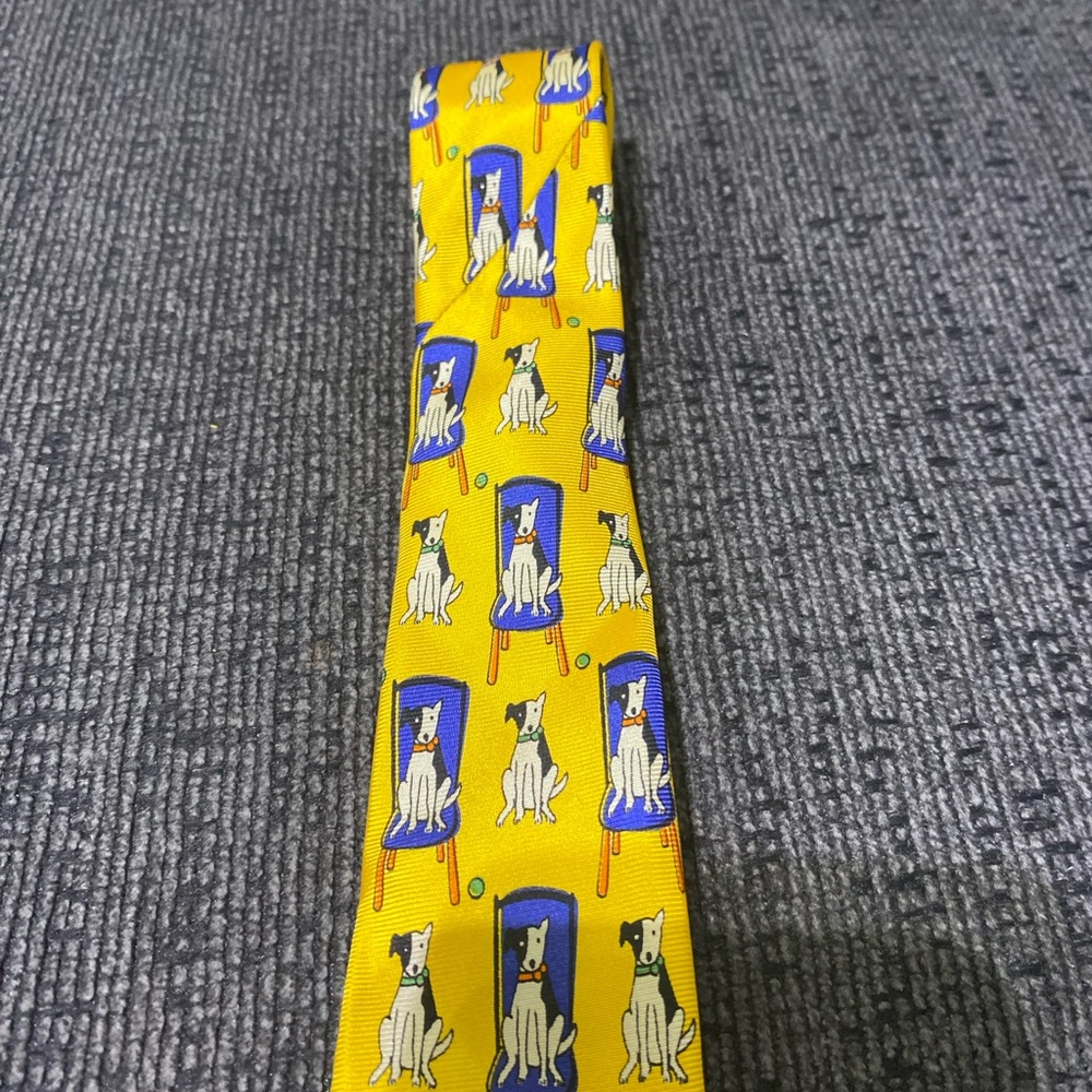 Yellow Dog Pattern Tie - Picture 4 of 7